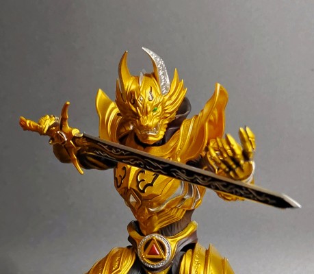 S.H.Figuarts  牙狼 照耀黑暗之人 黄金骑士 牙狼 （流牙金色版）