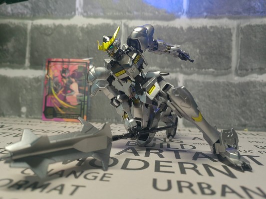 HG 1/144 机动战士高达 铁血的奥尔芬斯 ASW-G-08 巴巴托斯高达