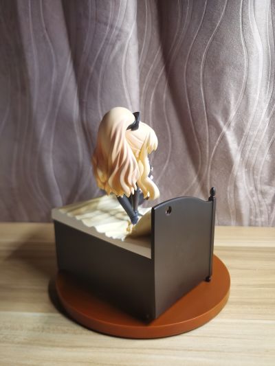 零之使魔 露易丝・芙兰ソワーズ・ル・ブラン・ド・ラ・ヴァリエール Bustier Ver. 