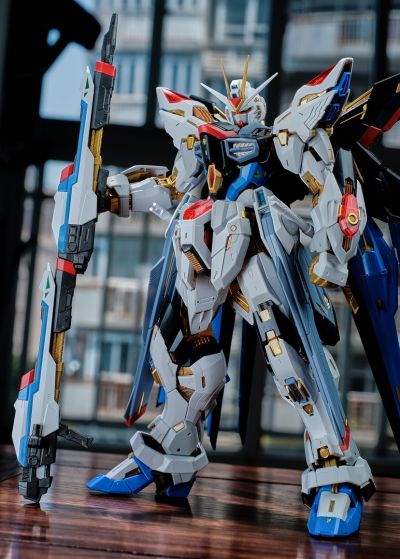 MGEX   1/100  强袭自由高达