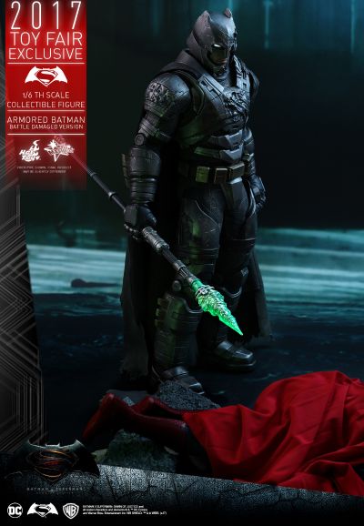 MMS417 蝙蝠侠大战超人：正义黎明 装甲蝙蝠侠 (战损版)