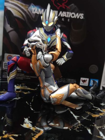 S.H.Figuarts 特利迦奥特曼 真特利迦