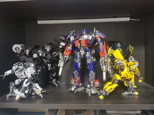 变形金刚电影大师级 MPM-11D  救护车（变形金刚3）