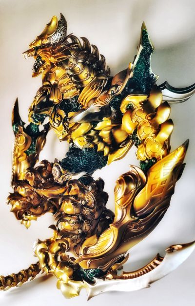 牙狼系列 换装铠甲与剧中道具第五作 心灭兽身牙狼与魔道指环扎尔巴战损版