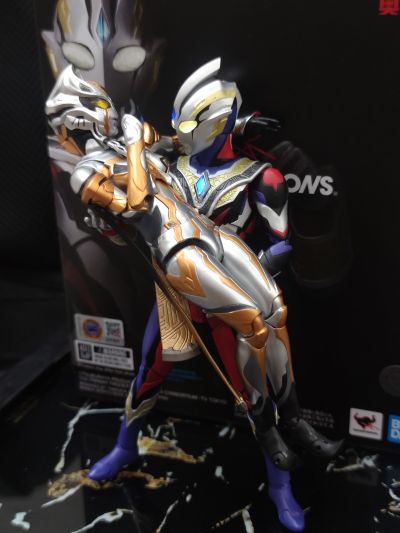 S.H.Figuarts 特利迦奥特曼 真特利迦
