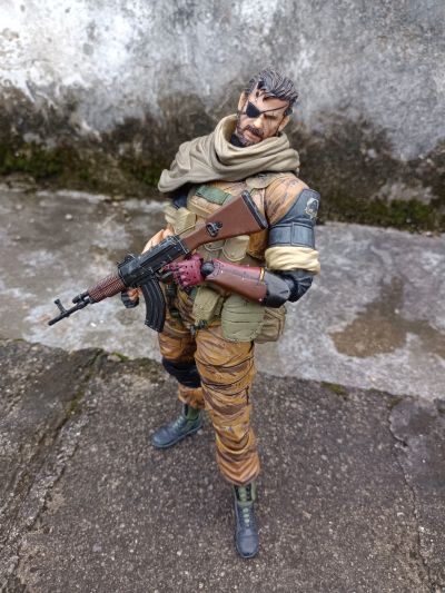 PlayArts改 メタルギアソリッドV ザ・ファントム・佩恩 ヴェノム・スネーク スプリッターver.