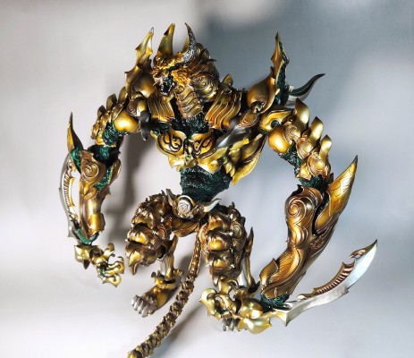 牙狼系列 换装铠甲与剧中道具第五作 心灭兽身牙狼与魔道指环扎尔巴战损版