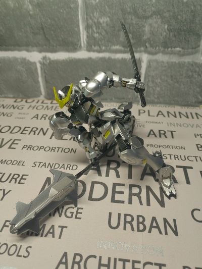 HG 1/144 机动战士高达 铁血的奥尔芬斯 ASW-G-08 巴巴托斯高达