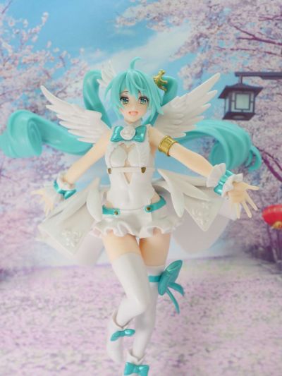 超级景品 “初音未来15周年纪念” 原画师：村上 ゆいち