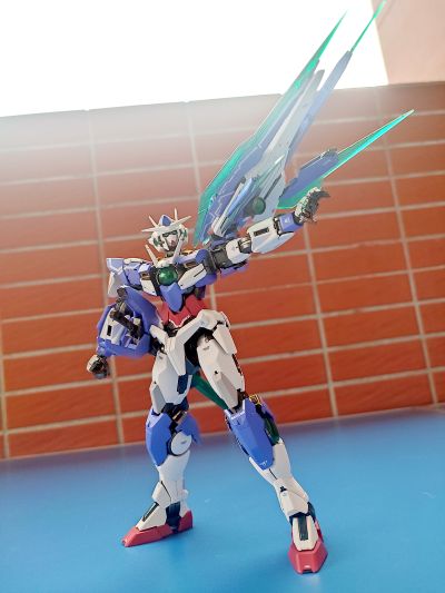 MG 1/100 机动战士高达00 先驱者的觉醒 GNT-0000 00 Qan[T] （00量子型） 