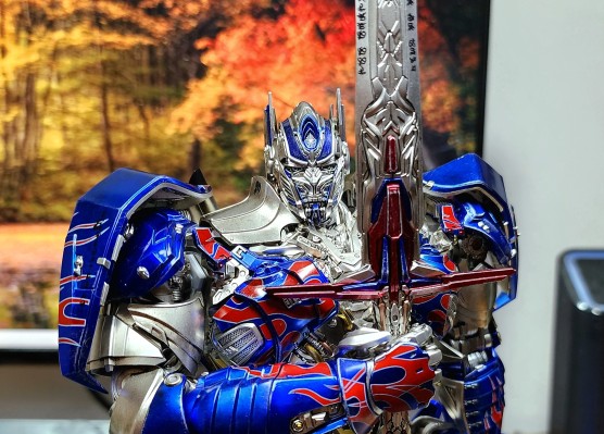 3Z0457 DLX 变形金刚5：最后的骑士 擎天柱