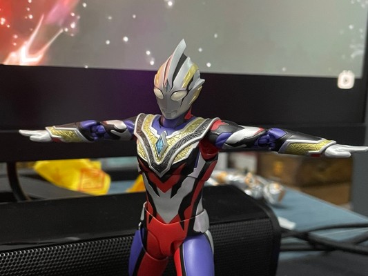 S.H.Figuarts 特利迦奥特曼 真特利迦