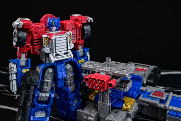 变形金刚传世系列  TL-48 擎天柱（变形金刚之雷霆舰队）