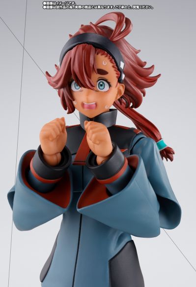 S.H.Figuarts 机动战士高达 水星的魔女 斯莱塔·墨丘利（普通校服版）+ 选装配件