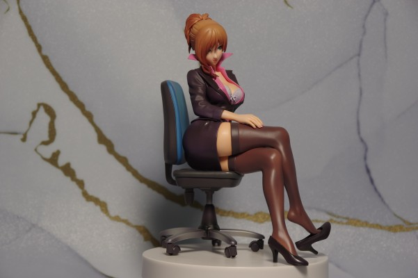 The Art of Shunya Yamashita 海丽（黑スーツ）