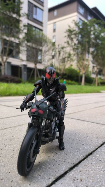 S.H.Figuarts  假面骑士暗日（BLACK SUN） 战蝗摩托