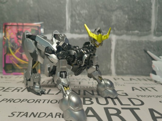 HG 1/144 机动战士高达 铁血的奥尔芬斯 ASW-G-08 巴巴托斯高达