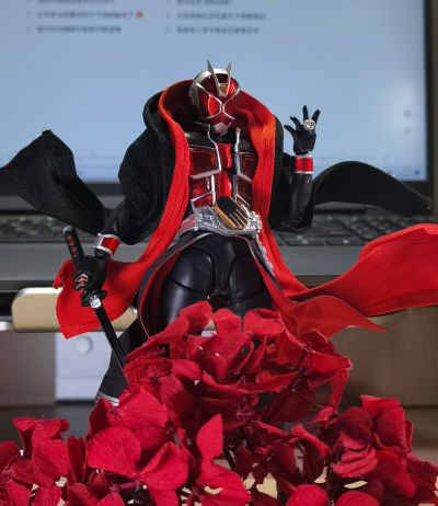 S.H.Figuarts(真骨雕制法)     假面骑士巫骑 火焰形态 10周年纪念版