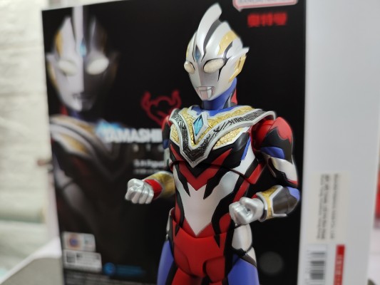 S.H.Figuarts 特利迦奥特曼 真特利迦