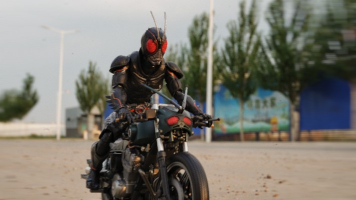 S.H.Figuarts  假面骑士暗日（BLACK SUN） 战蝗摩托