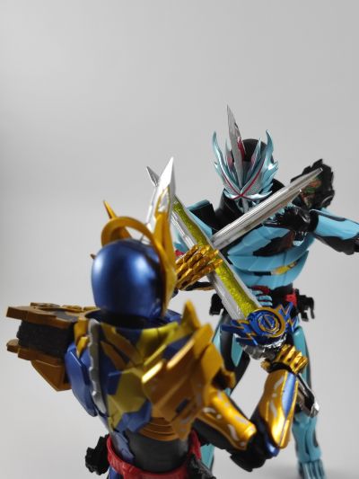 S.H.Figuarts  假面骑士圣刃 远古之龙