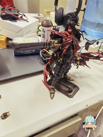 PlayArts改 地狱犬的挽歌 最终幻想VII 文森特·瓦伦汀