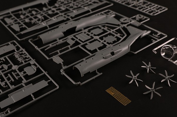 编号:83906 1/144 军用飞机系列 中国运九运输机