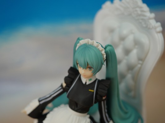 压泡面 初音未来 休闲女仆装