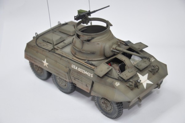 35228 1/3 美国 M8 灰狗 轻型装甲车