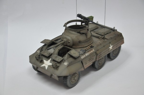 35228 1/3 美国 M8 灰狗 轻型装甲车