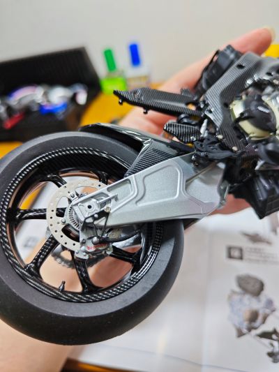 MT-004 宝马 HP4 RACE