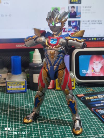 布鲁可超动积木人-传奇版   泽塔奥特曼-德尔塔天爪