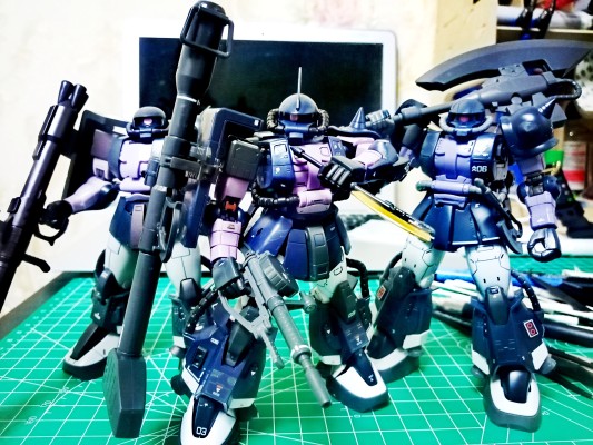 RG 1/144 MS-06R-1A  黑色三连星专用扎古II