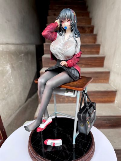 制服 伊蒂丝