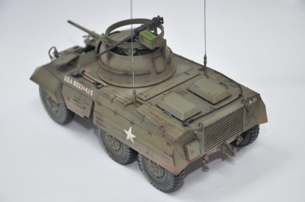 35228 1/3 美国 M8 灰狗 轻型装甲车