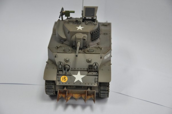 35313 1/35 美国 M5A1轻型坦克 追击作战 套装（附带4个兵人）