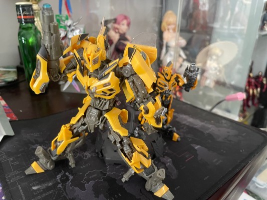 变形金刚5：最后的骑士 大黄蜂