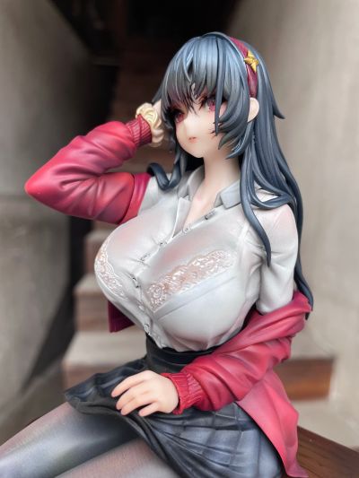制服 伊蒂丝