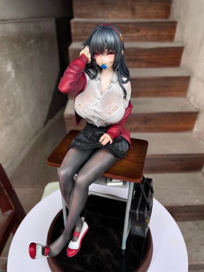 制服 伊蒂丝