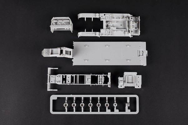 编号:07196 1/72 装甲车辆系列 德国SLT -56象式拖车牵引56t半挂车