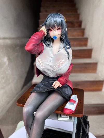 制服 伊蒂丝