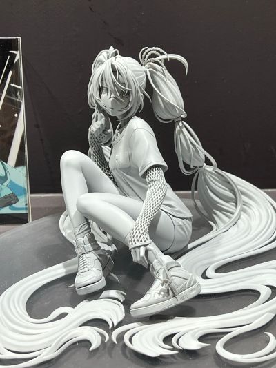 初音未来×米山舞 The Latest Street Style "Cute"