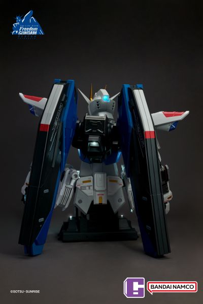 自由高达微缩模型“半身像”