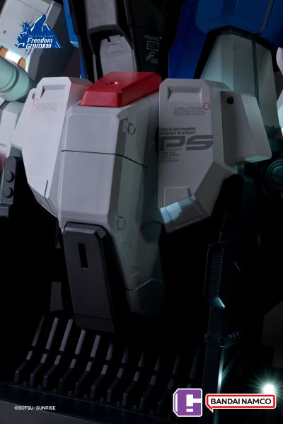 自由高达微缩模型“半身像”