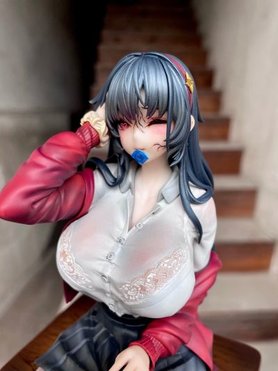 制服 伊蒂丝
