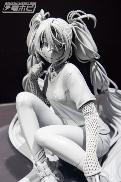 初音未来×米山舞 The Latest Street Style 