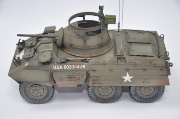 35228 1/3 美国 M8 灰狗 轻型装甲车