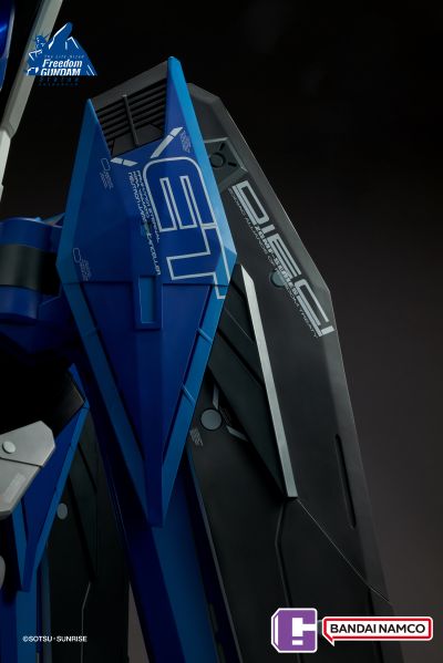 自由高达微缩模型“半身像”