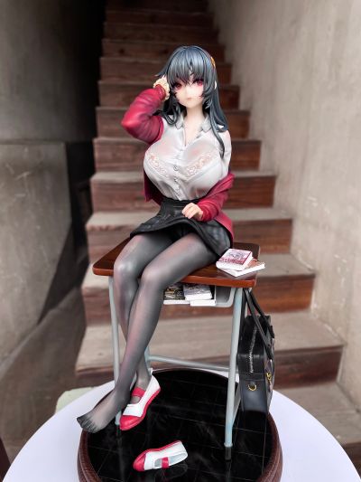 制服 伊蒂丝