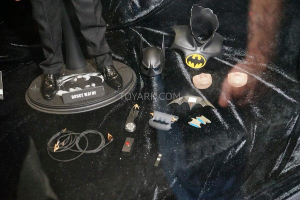 MMS294 蝙蝠侠归来 蝙蝠侠+布鲁斯·韦恩 珍藏人偶套装